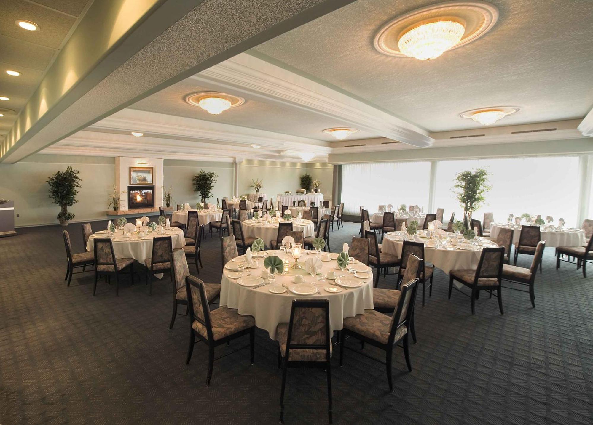 Chateau Louis Hotel & Conference Centre Edmonton Exterior foto