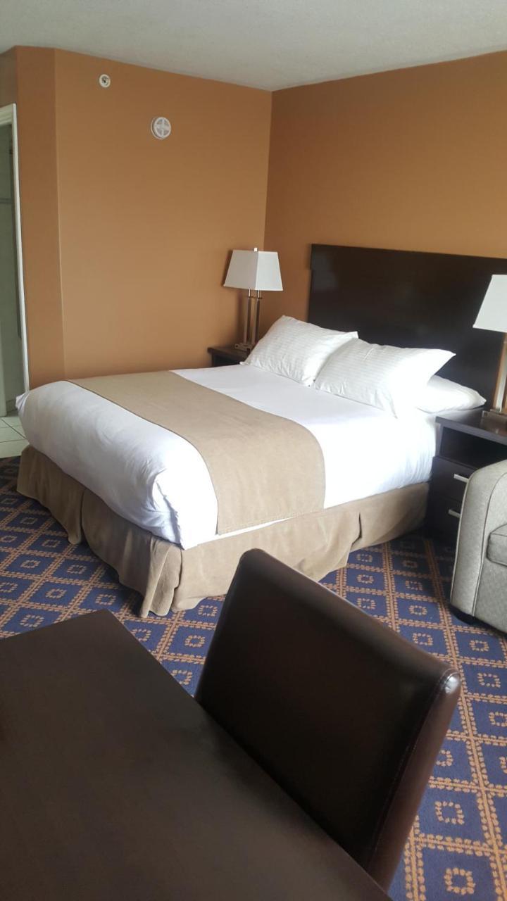 Chateau Louis Hotel & Conference Centre Edmonton Exterior foto